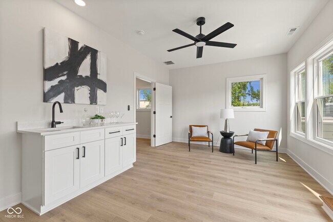 Building Photo - 1405 Deloss St