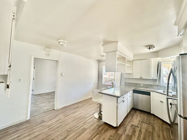 Building Photo - Charming 3 Bed 1 Bath For Rent *$400.00 Of...