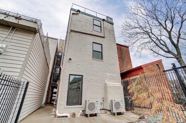 Building Photo - 1534 Republic St