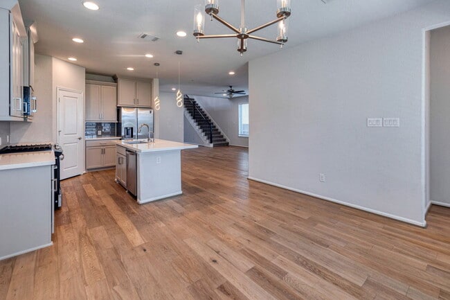 Building Photo - 125 Rangel Dr