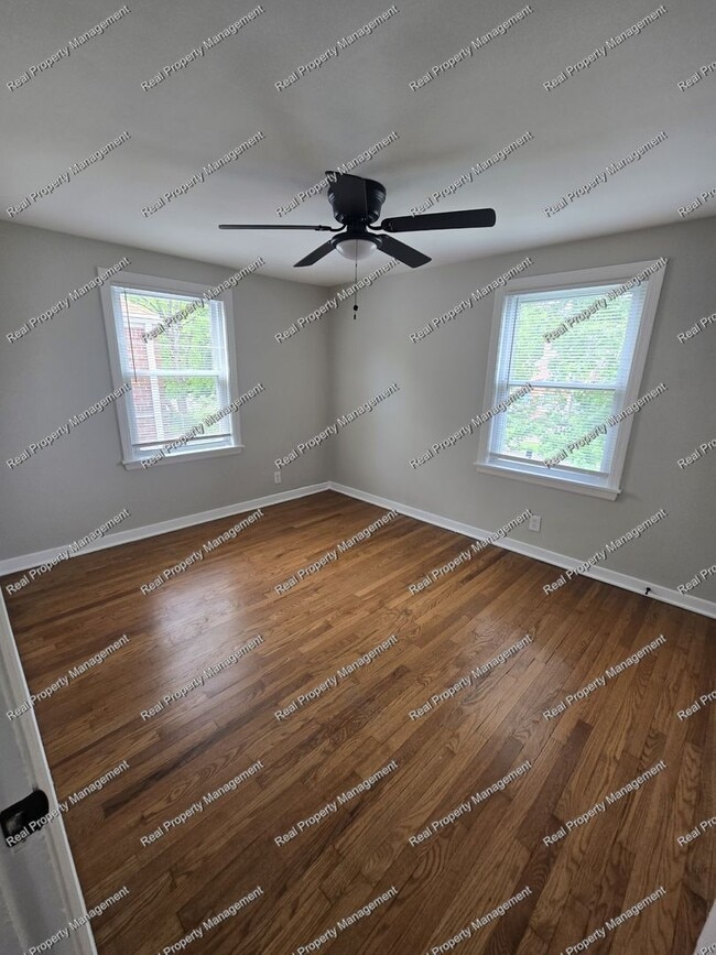 Building Photo - Great Location All Brick 2 Story