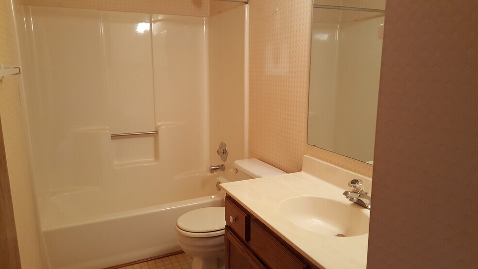 Building Photo - 4159 Maureen Dr NE