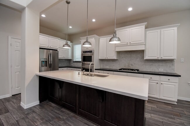 Building Photo - 27231 Symphony Creek Ln