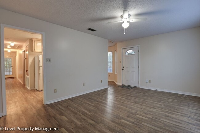 Building Photo - Spanish Fort Duplex Side B 2/1 with Bonus Room