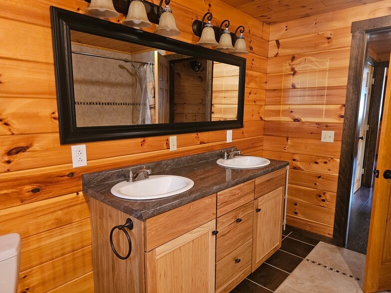 Downstairs bathroom with tub, shower, washer and dryer. - 2058 E Clarendon Rd