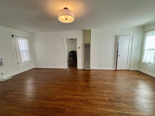 Interior Photo - Rowena Avenue, 2809-2821.5