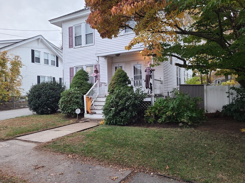 Building Photo - 10 Elsmere Ave