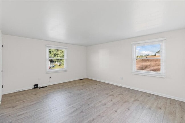 Building Photo - 114 Millbrook Dr