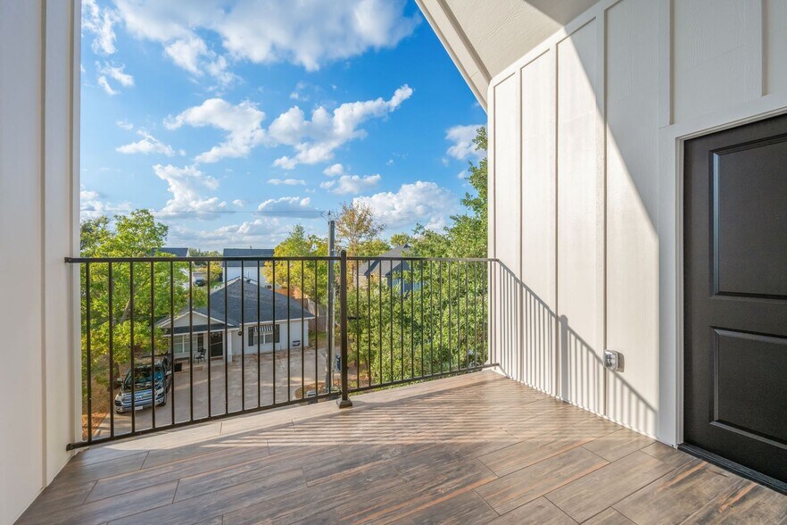 Building Photo - Brand New 6 Bed, 6.5 Bath, 3 Story Townhomes w/ Bonus Room & Balcony!