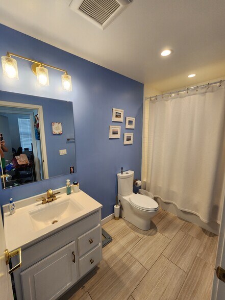 Building Photo - 1500 N American St