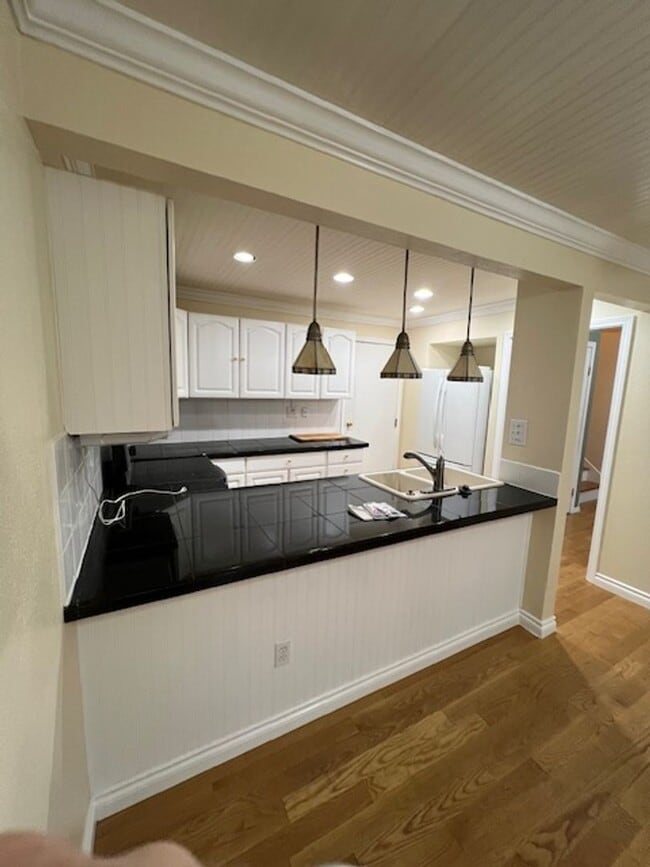 Building Photo - Desirable Twin Lakes Quail Run Townhome