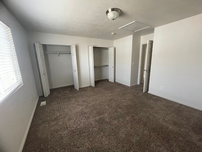 Building Photo - South Ogden Townhome For Rent