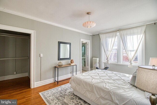 Building Photo - 2456 20th St NW