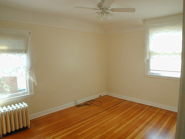 Building Photo - House For Lease