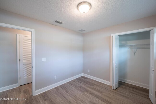 Building Photo - 6264 Diane Rd
