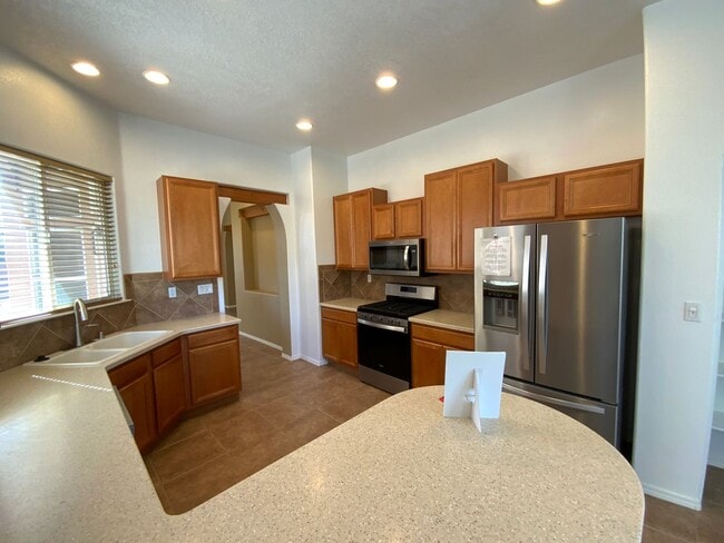 Building Photo - 3 Bedroom Single Story Home Available Near...