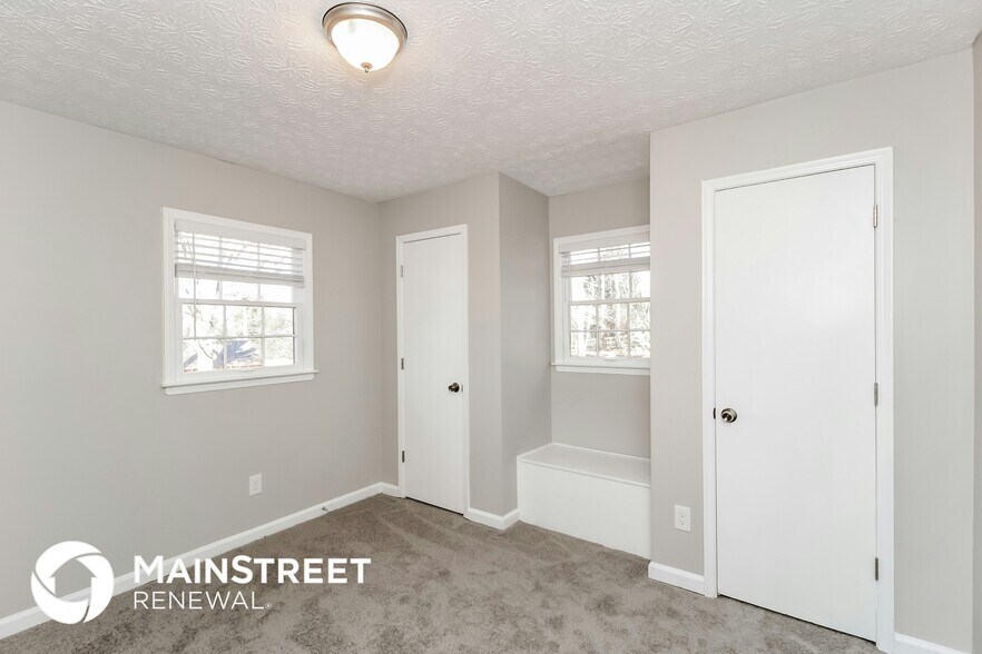Building Photo - 112 Creekview Dr