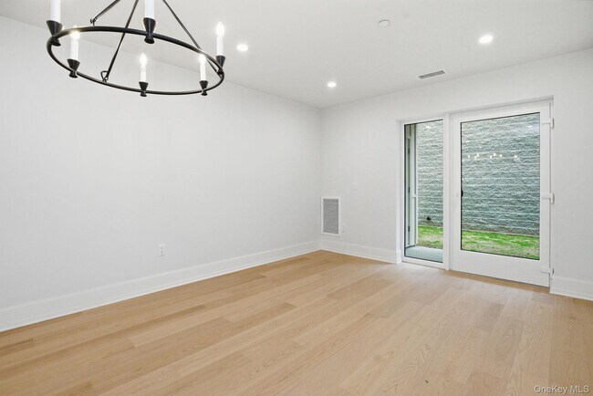 Building Photo - 25 S Riverside Ave