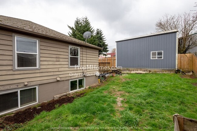 Building Photo - Rare Find - 3 Bedroom in Cully w/ Rentable...