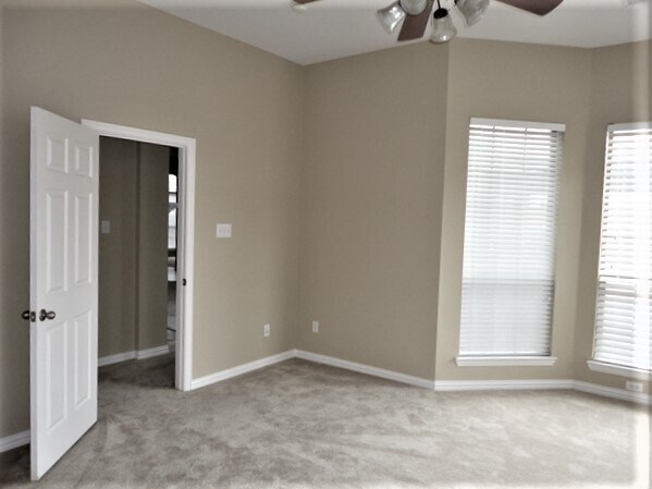Building Photo - 2696 Deer Hollow Dr