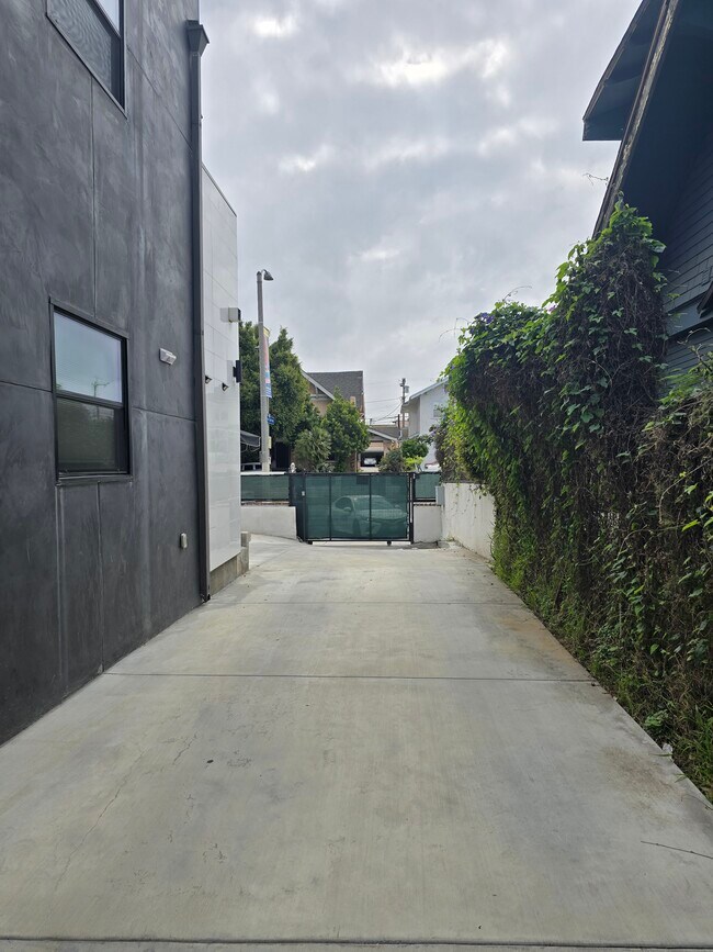 Building Photo - 1245 Crenshaw Blvd