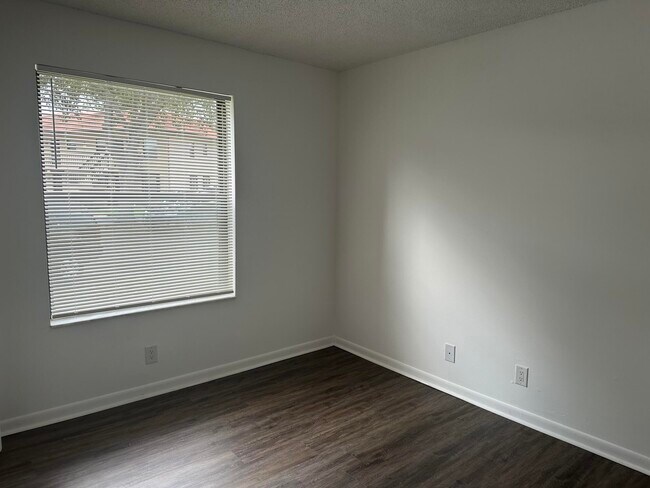 Building Photo - 21915 Lake Forest Cir