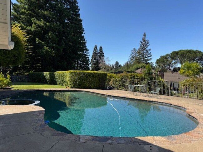Building Photo - Single level home with pool in Whitegate c...