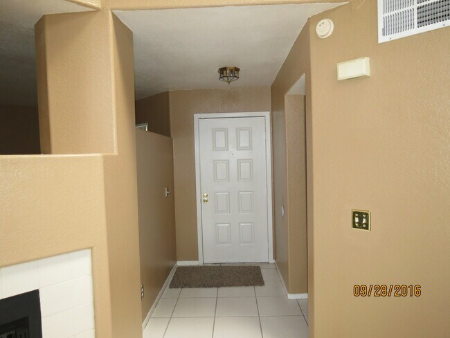 Building Photo - Beautiful Oasis-High Ceiling- Tile and Car...
