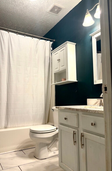 Building Photo - 840 Hope St