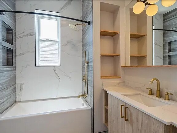 Building Photo - 841 N Mozart St