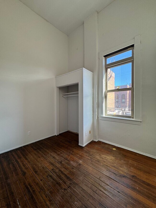 Building Photo - 314 N Main St