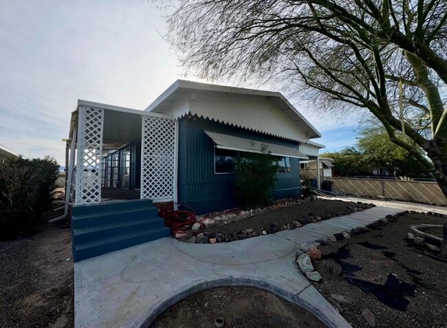 Building Photo - Spacious Rental in Bullhead City