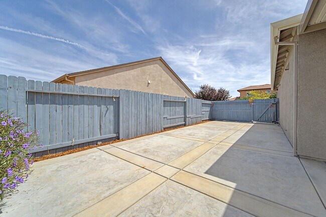 Building Photo - 1469 Dunwoody Dr