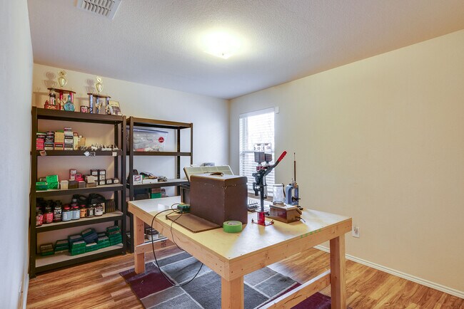 Building Photo - 108 Durango Dr