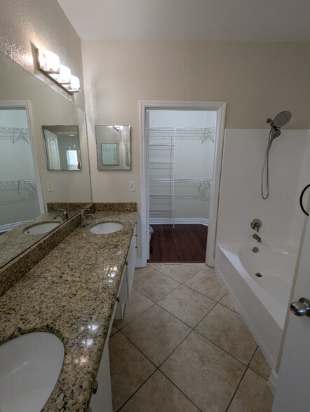 Building Photo - 2747 Via Capri