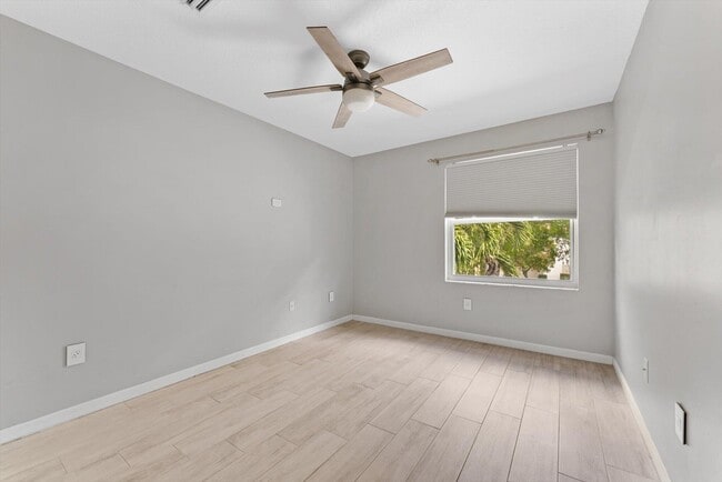 Building Photo - 9825 Scribner Ln