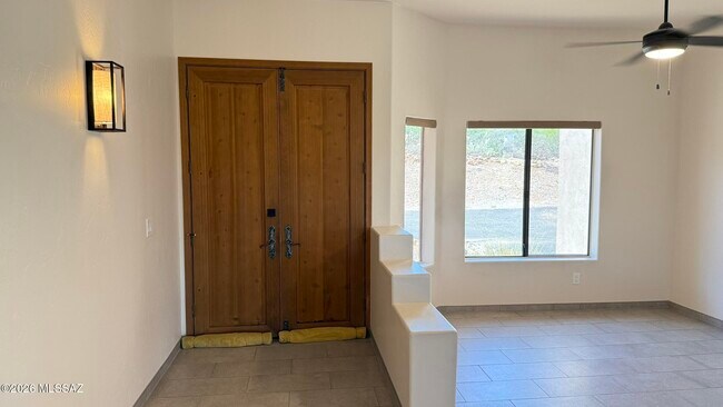 Building Photo - 4440 W Mountain Side Dr