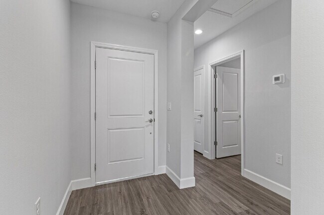 Building Photo - Spacious 3-Bedroom Duplex Oasis with 2 Full Baths in Port Charlotte – Your Ideal Retreat Awaits!