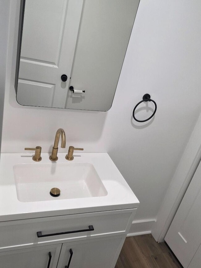 Building Photo - 1142 E College St