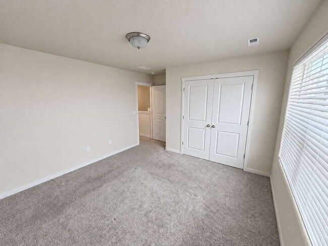 Building Photo - 5174 Roundhouse Dr