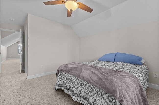 Building Photo - **SHOWINGS UNAVAILABLE UNTIL AUGUST 1ST!!!**