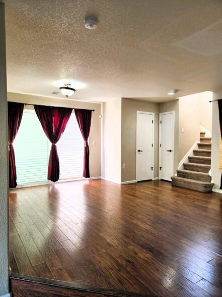 Building Photo - 5263 Bahama St