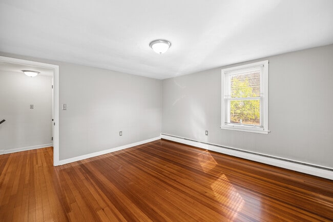 Building Photo - 678 Bartholomew Rd