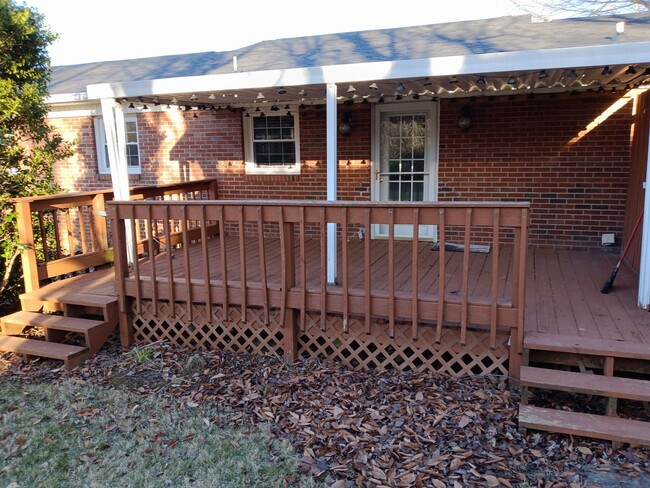 Building Photo - 4 Bedroom / 2.5 Bath Home Johnson City, TN...