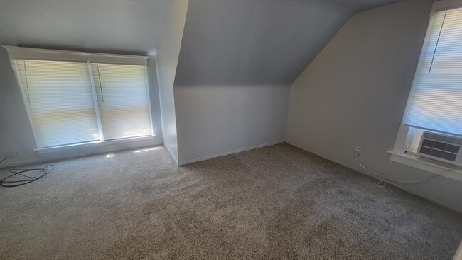 Building Photo - 20 N Willow St