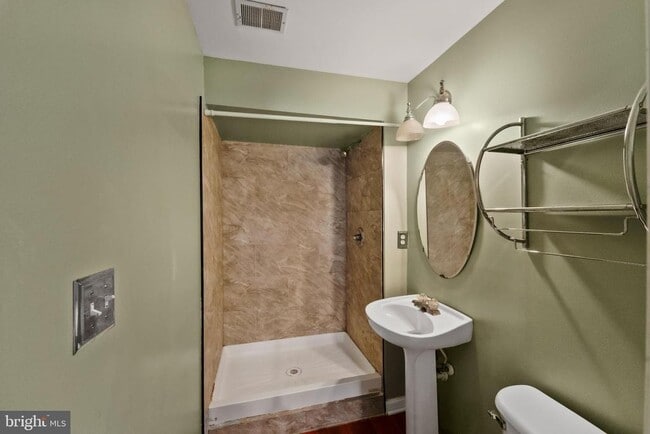 Building Photo - 15743 Viewpoint Cir