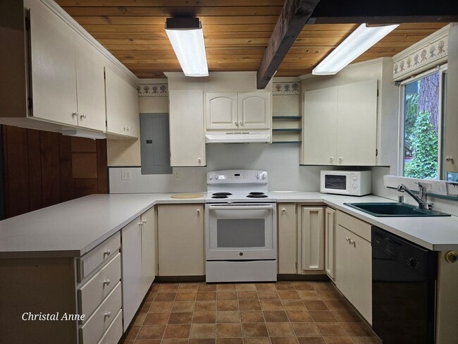 Building Photo - Waterfront 1 bedroom with a loft