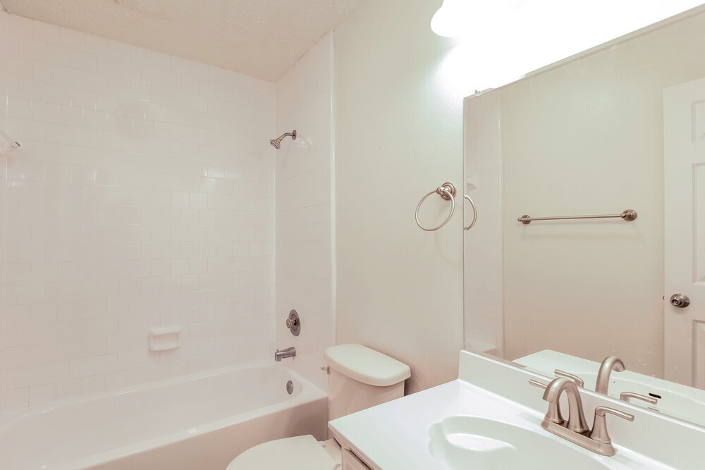 Building Photo - 15503 Boulder Oaks Dr