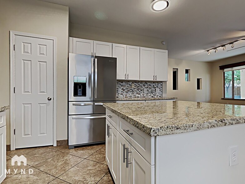 Building Photo - 3719 W Fallen Leaf Ln