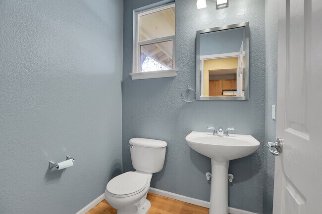 Building Photo - Central Park HOUSE for rent! 2 BLOCKS TO STANLEY MARKETPLACE